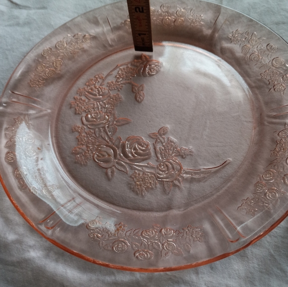 Vintage Pink depression glass 'Sharon' Cabbage Rose Plate, 9 inches - Picture 7 of 7